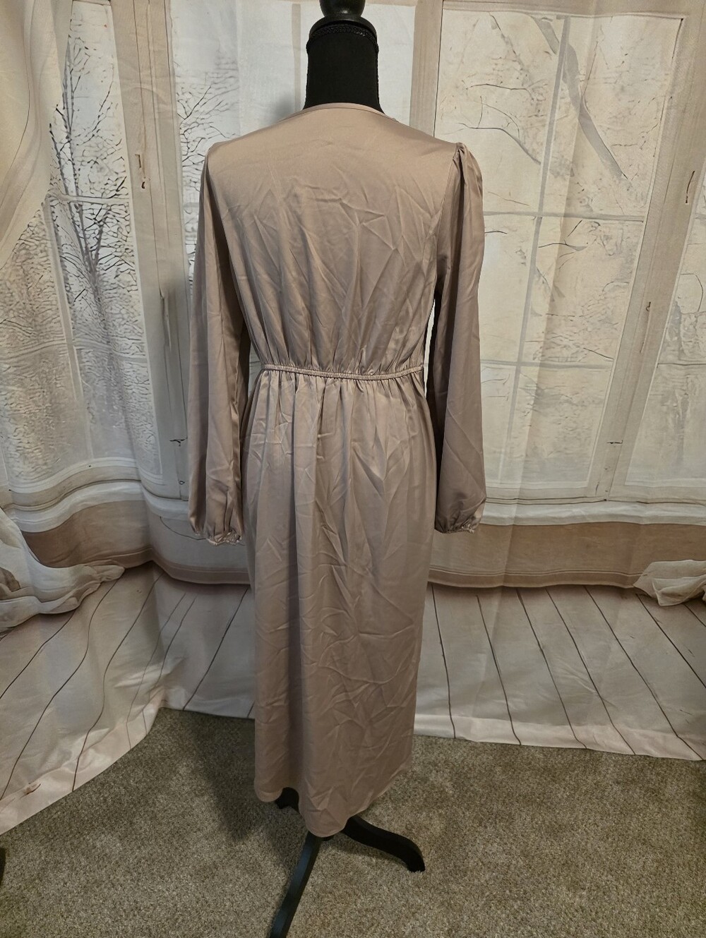 Elegant Wrap-Style Long Sleeve Dress in Blush - Picture 4 of 6